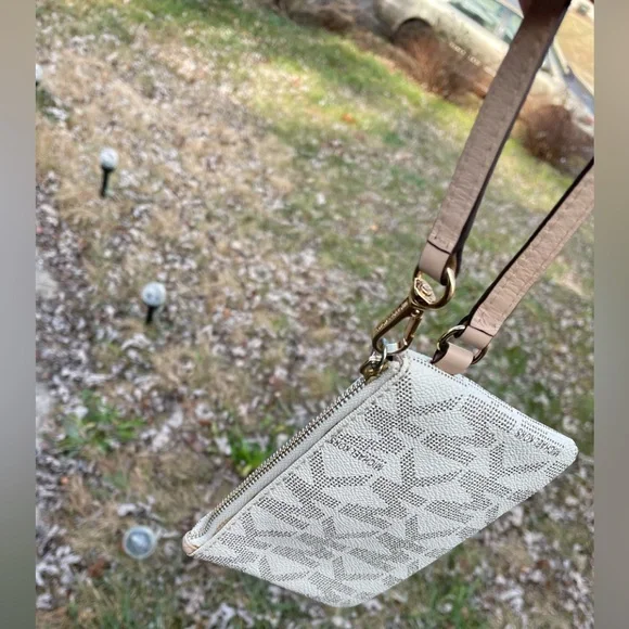 Michael Michael Kors Monogrammed White Saffiano Leather Wristlet; EUC